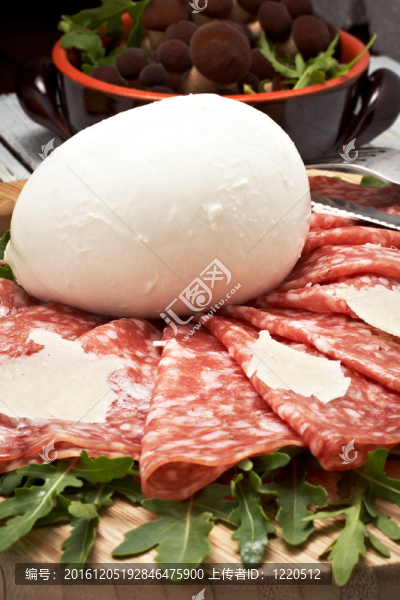 芝士和意大利辣味香腸