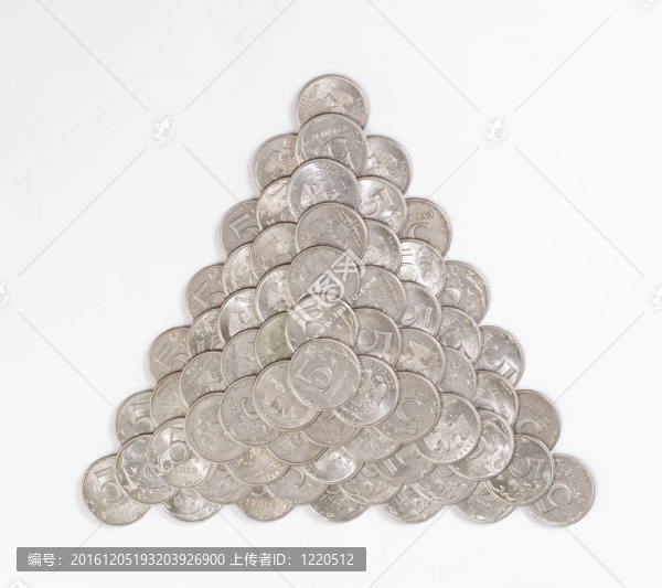 用硬幣金字塔