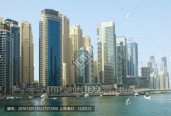 城市景觀在夏天。迪拜全景。