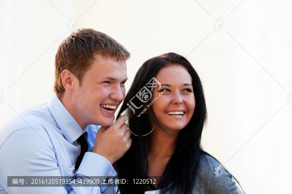 幸福的年輕夫婦