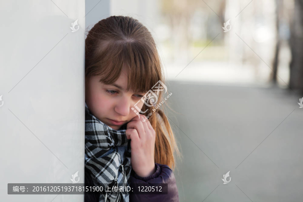 在抑郁的少女