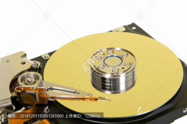 白色背景的硬盤內部