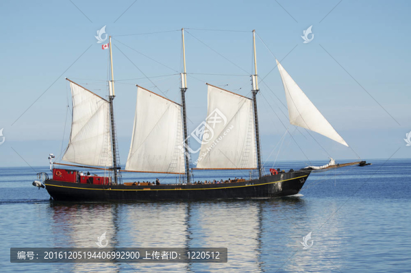 大帆船航行于地中海