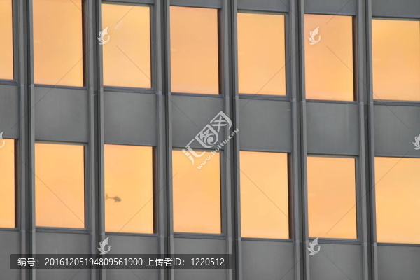 現(xiàn)代的窗前
