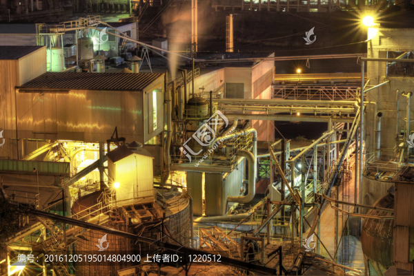 夜間木材造紙廠