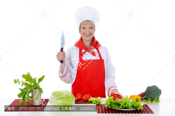 金發(fā)女孩在廚房切西紅柿