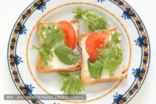 奶油芝士面包；番茄