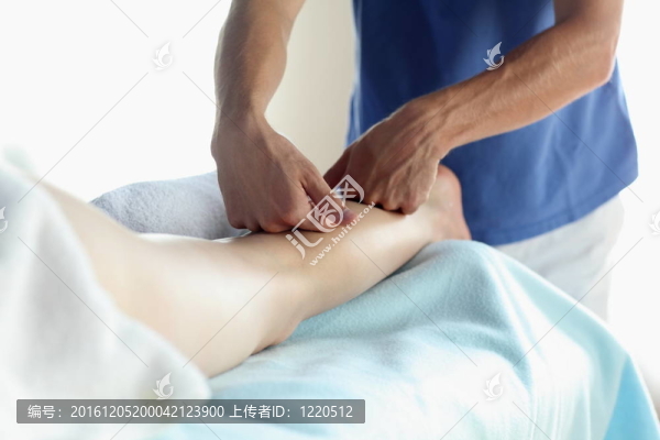 女性小腿按摩-特寫