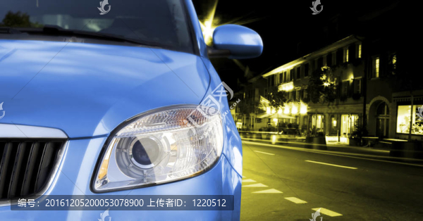 汽車上路。