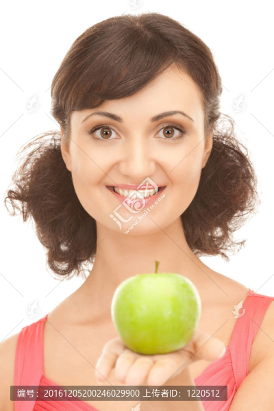 年輕漂亮的女人和綠色的蘋果