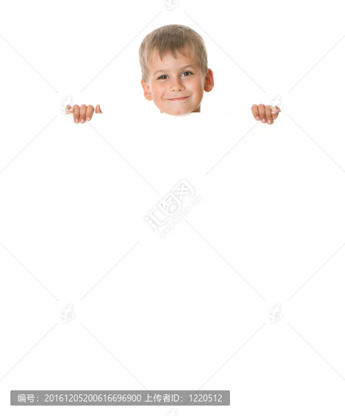拿著旗幟的男孩