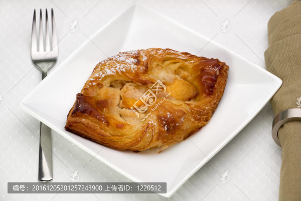 丹麥的桃子和奶油