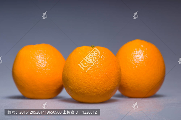 多汁的橙子