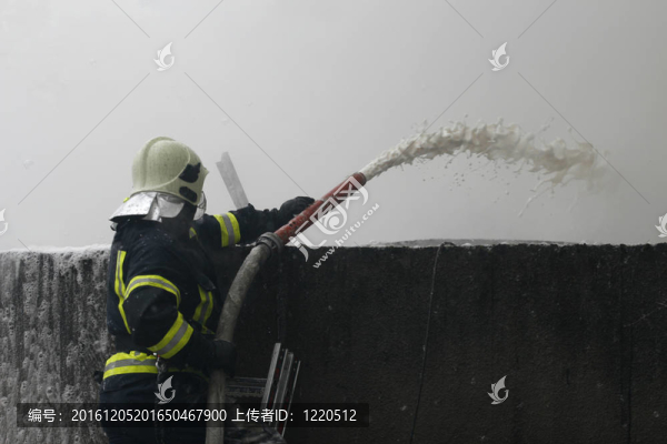 消防員消防員急救危險(xiǎn)