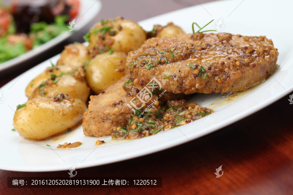 土豆烤豬肉