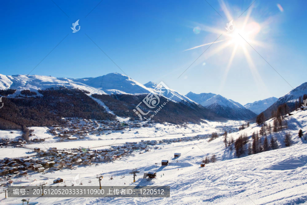 看了典型的高山滑雪場和滑雪場；利維尼奧；意大利；歐洲