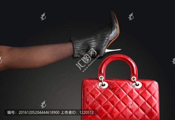 時尚女士帶紅包；時裝照