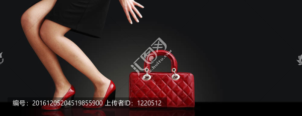 時尚女士帶紅包；時裝照