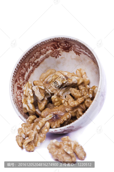 碗上的核桃
