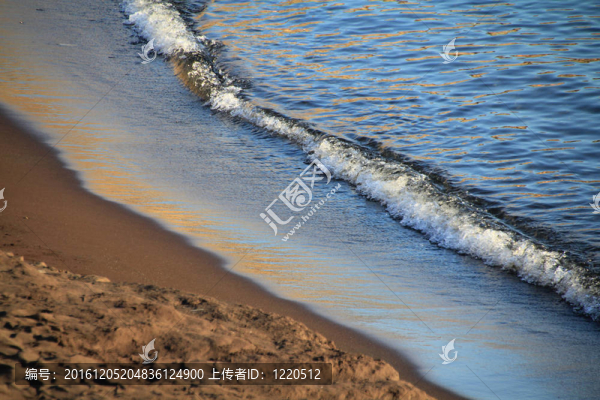 沙灘和平靜水域