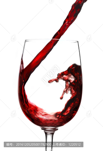 紅酒倒入酒杯