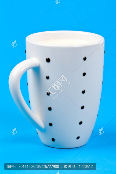一杯牛奶