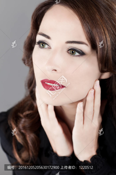 美麗的綠色眼睛女人看