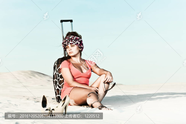 女人在沙漠
