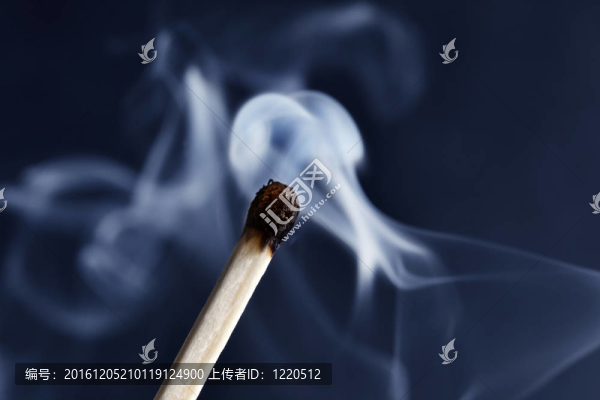 一個燃燒的火柴