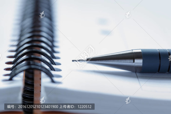 在便箋簿上收筆