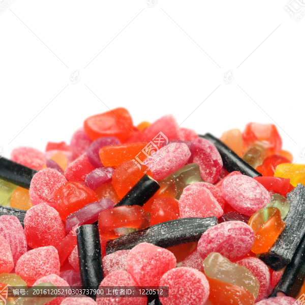 白色背景的彩色糖果照片