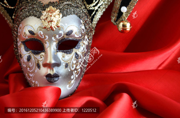面具在紅色