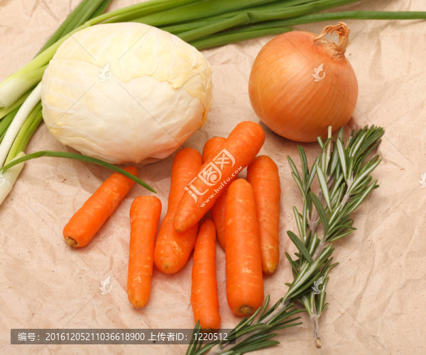 在棕色皺紋再生紙沙拉配料