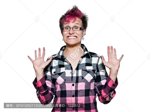 時髦的女人擔(dān)心害怕的肖像