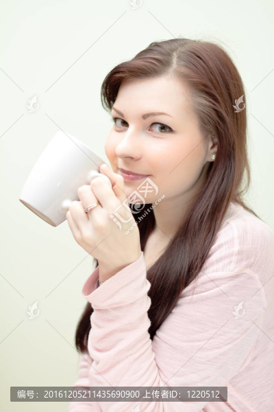女人喜歡喝杯酒