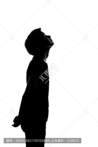 一個(gè)年輕的男孩或女孩剪影