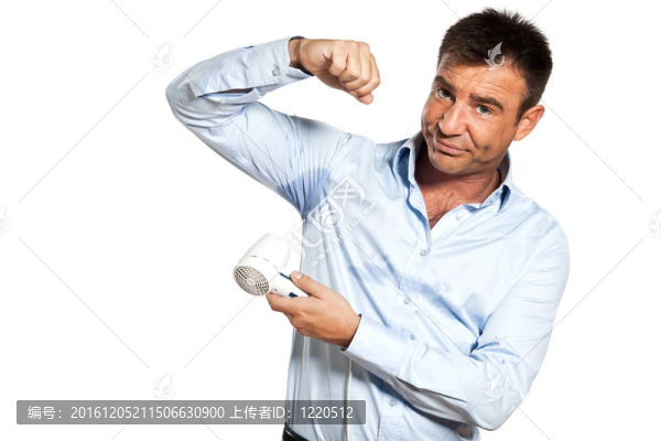 一個男人汗斑出汗干燥的襯衫
