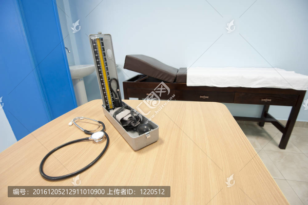 血壓袖帶和檢查臺(tái)
