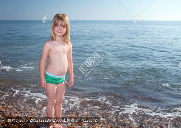 海灘海洋男孩玩