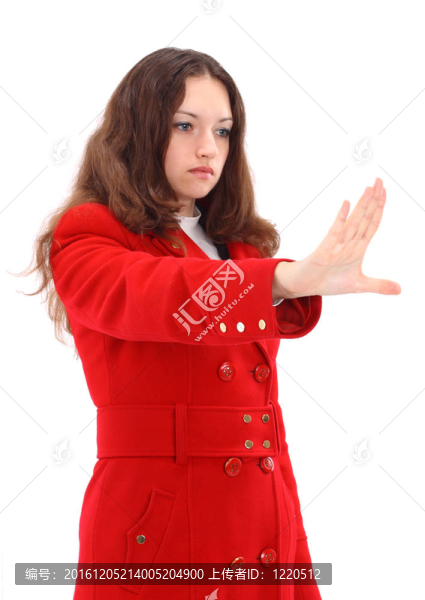 嚴(yán)肅的女人站在白色標(biāo)志；重點(diǎn)關(guān)注的方面