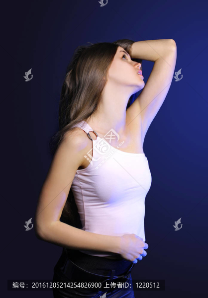 年輕漂亮的女人