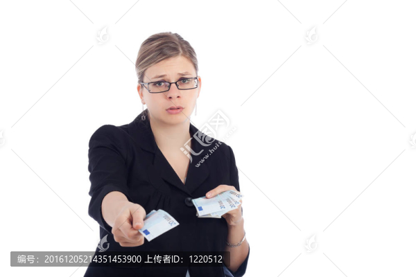 不幸的女人放棄歐元鈔票