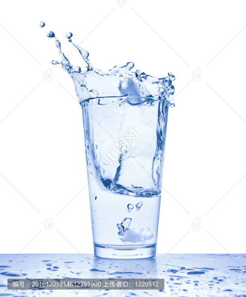 水濺在玻璃