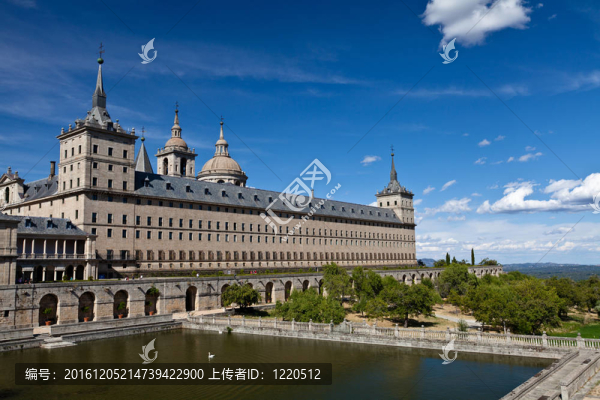 圣洛倫佐埃斯科里亞爾修道院；西班牙在一個陽光燦爛的日子