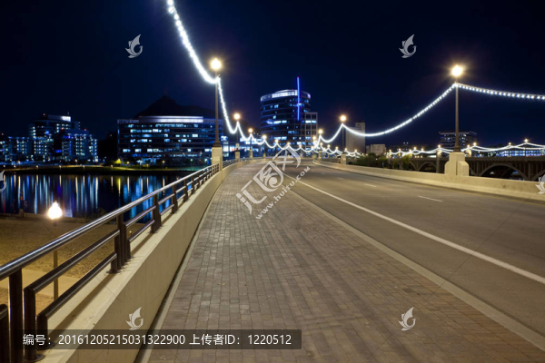 亞利桑那州坦佩市中心的橋