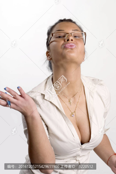 在商業(yè)親吻女性