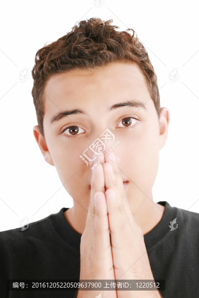 年輕可愛的；英俊體貼的男人用他的手