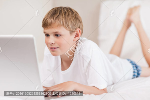 男孩用筆記本