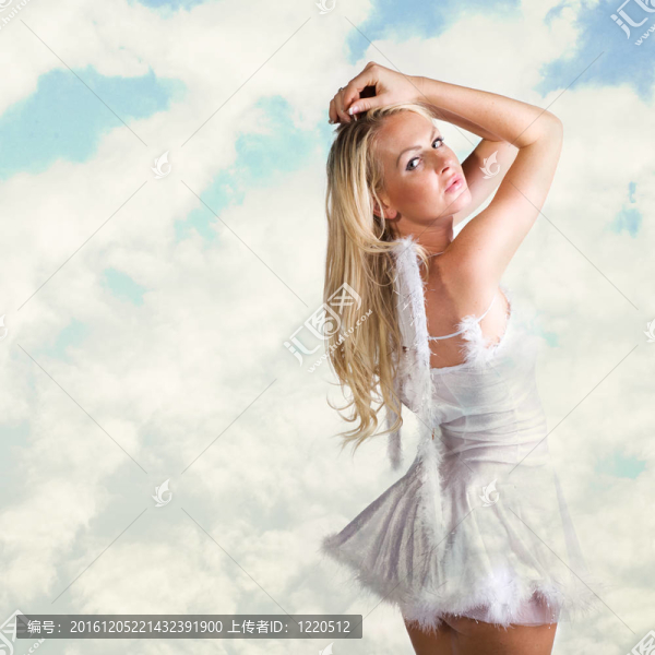 美麗性感的女人一樣白的雪天使