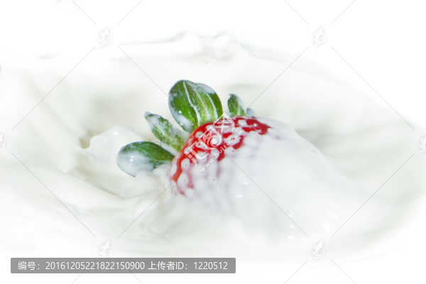 草莓牛奶濺到
